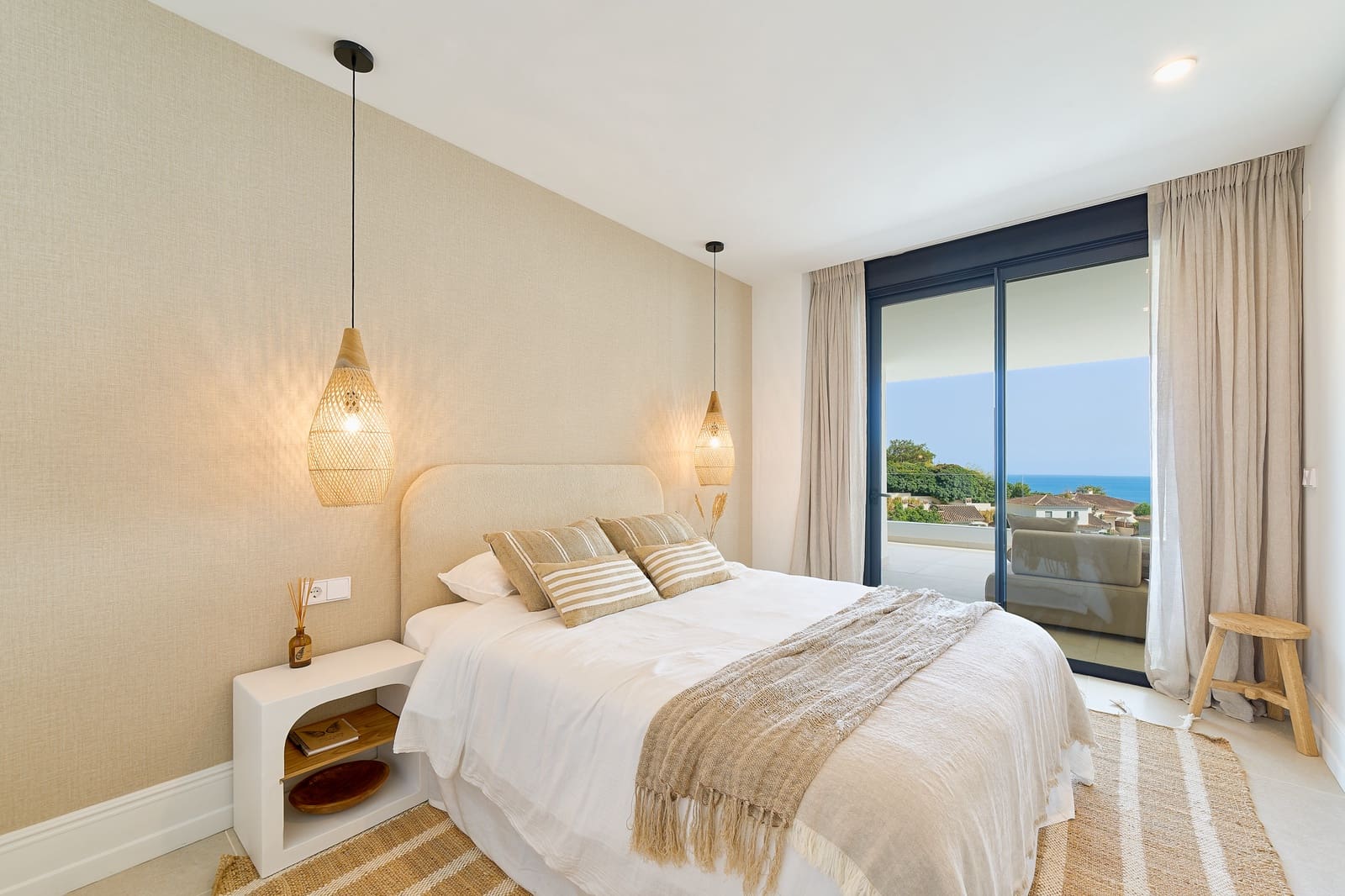 2 bedroom Apartment for sale in Fuengirola with pool garage - € 645,000 (Ref: 9352596)