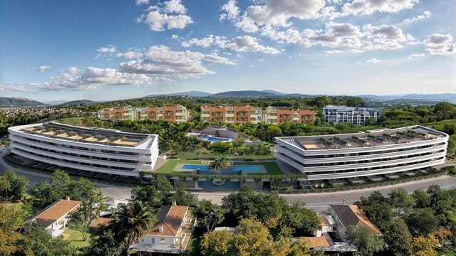 Apartamento de 2 habitaciones en Castillo de la Duquesa, Manilva en venta con piscina garaje - 414.300 € (Ref: 9757850)