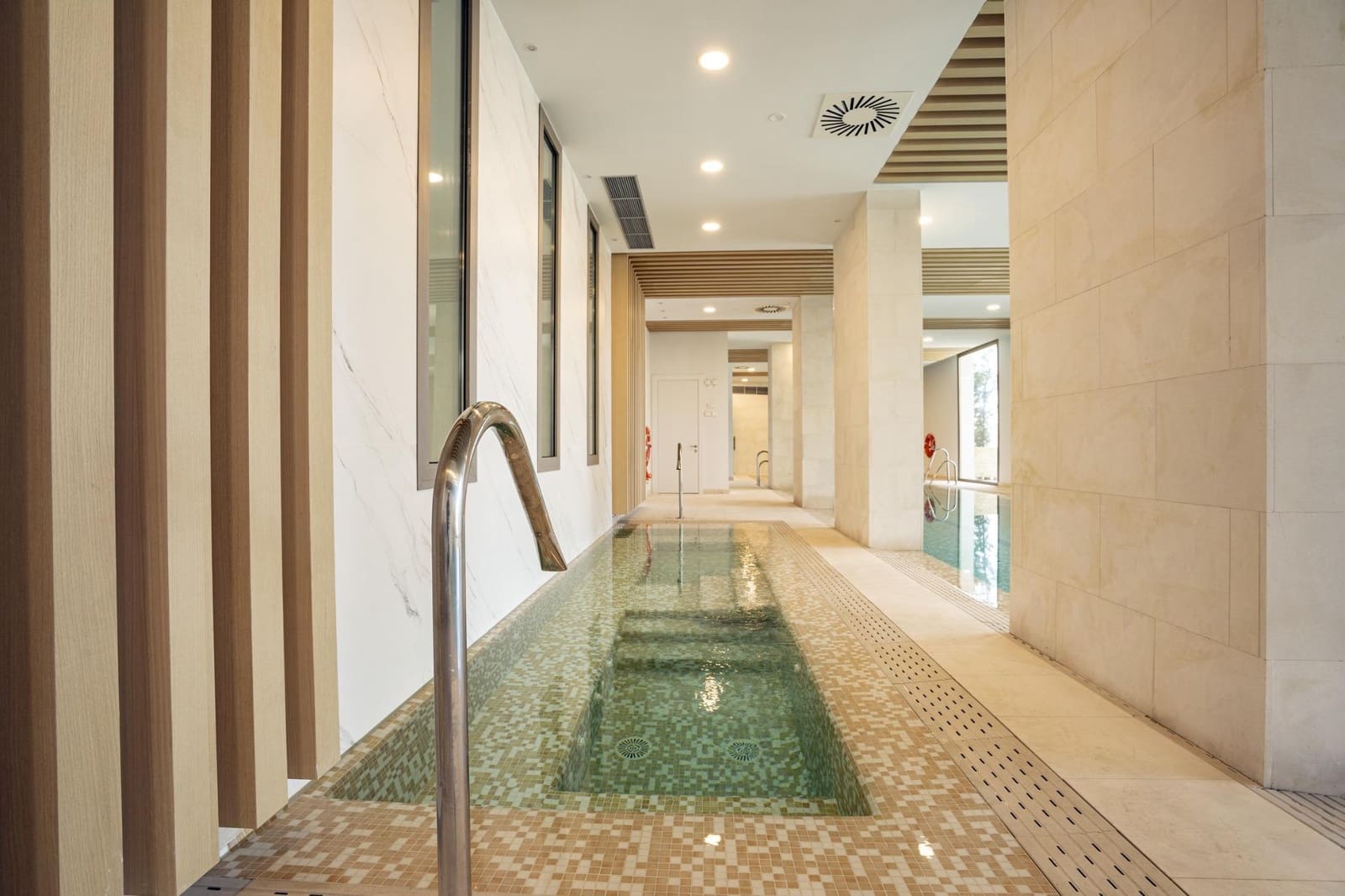 2 soverom Leilighet til salgs i Benahavis med svømmebasseng garasje - € 1 249 000 (Ref: 9792298)