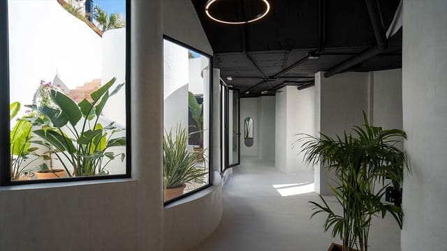 2 soverom Leilighet til salgs i Los Naranjos, Marbella med svømmebasseng garasje - € 475 000 (Ref: 9792880)