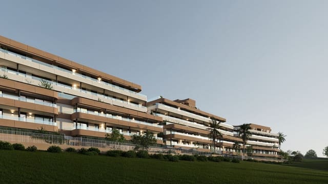 Apartamento de 3 habitaciones en Estepona Golf, Estepona en venta con piscina - 485.000 € (Ref: 9807761)