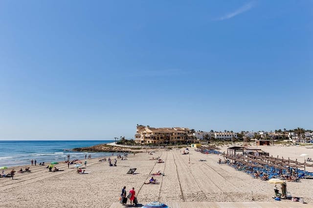 3 soveværelse Villa til salg i La Zenia, Orihuela med swimmingpool - € 890.000 (Ref: 9856988)