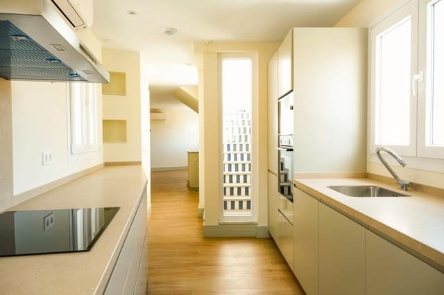 2 soverom Strandleiligheter til salgs i La Malagueta, Málaga by - € 880 000 (Ref: 9857303)