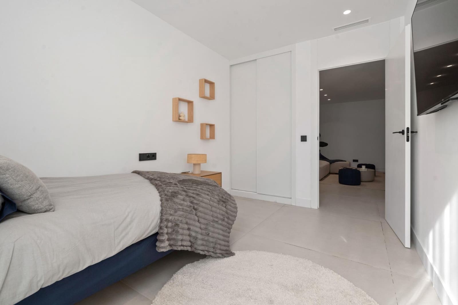 4 bedroom Apartment for sale in El Paraiso with pool garage - € 890,000 (Ref: 9857312)