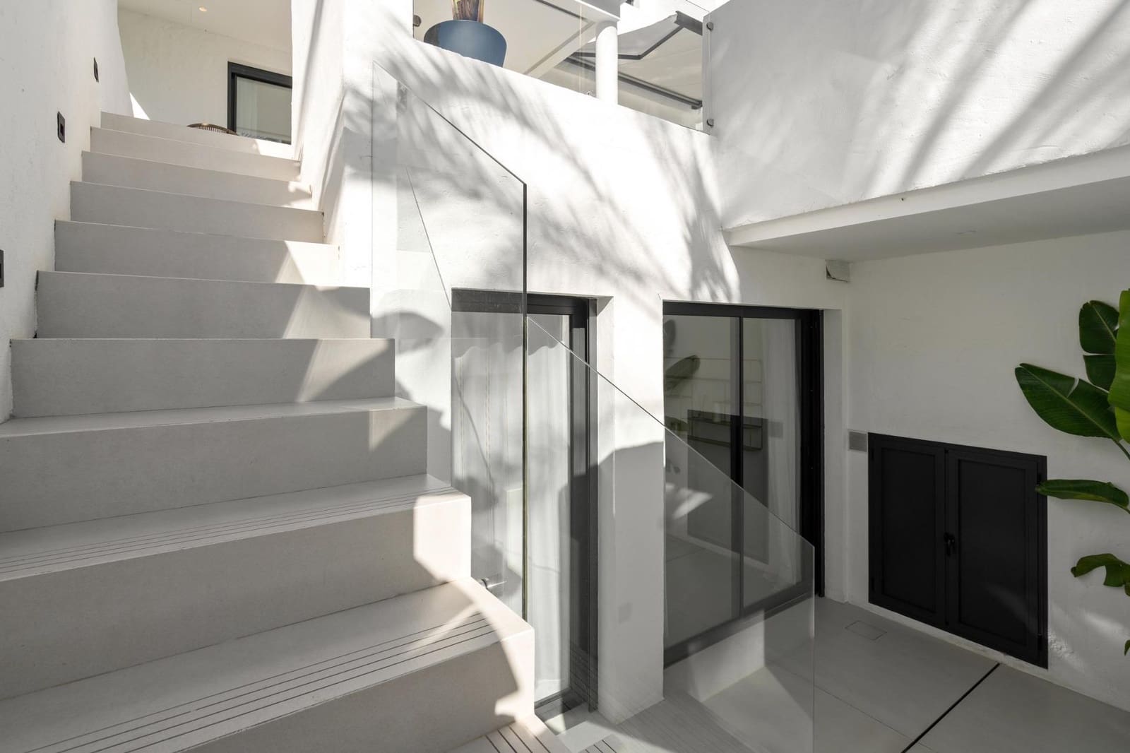 4 bedroom Apartment for sale in El Paraiso with pool garage - € 890,000 (Ref: 9857312)
