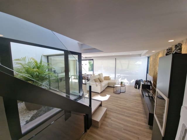 3 soverom Villa til salgs i Monforte del Cid med svømmebasseng - € 795 000 (Ref: 9857486)
