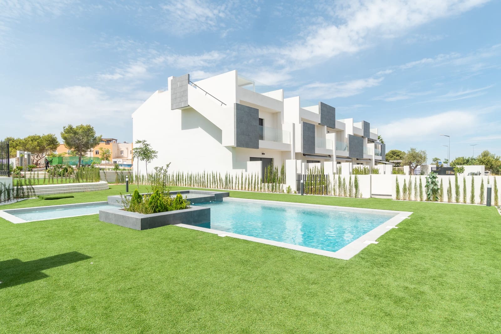 3 sypialnia Apartament na sprzedaż w Torrevieja z basenem - 330 000 € (Ref: 9883074)