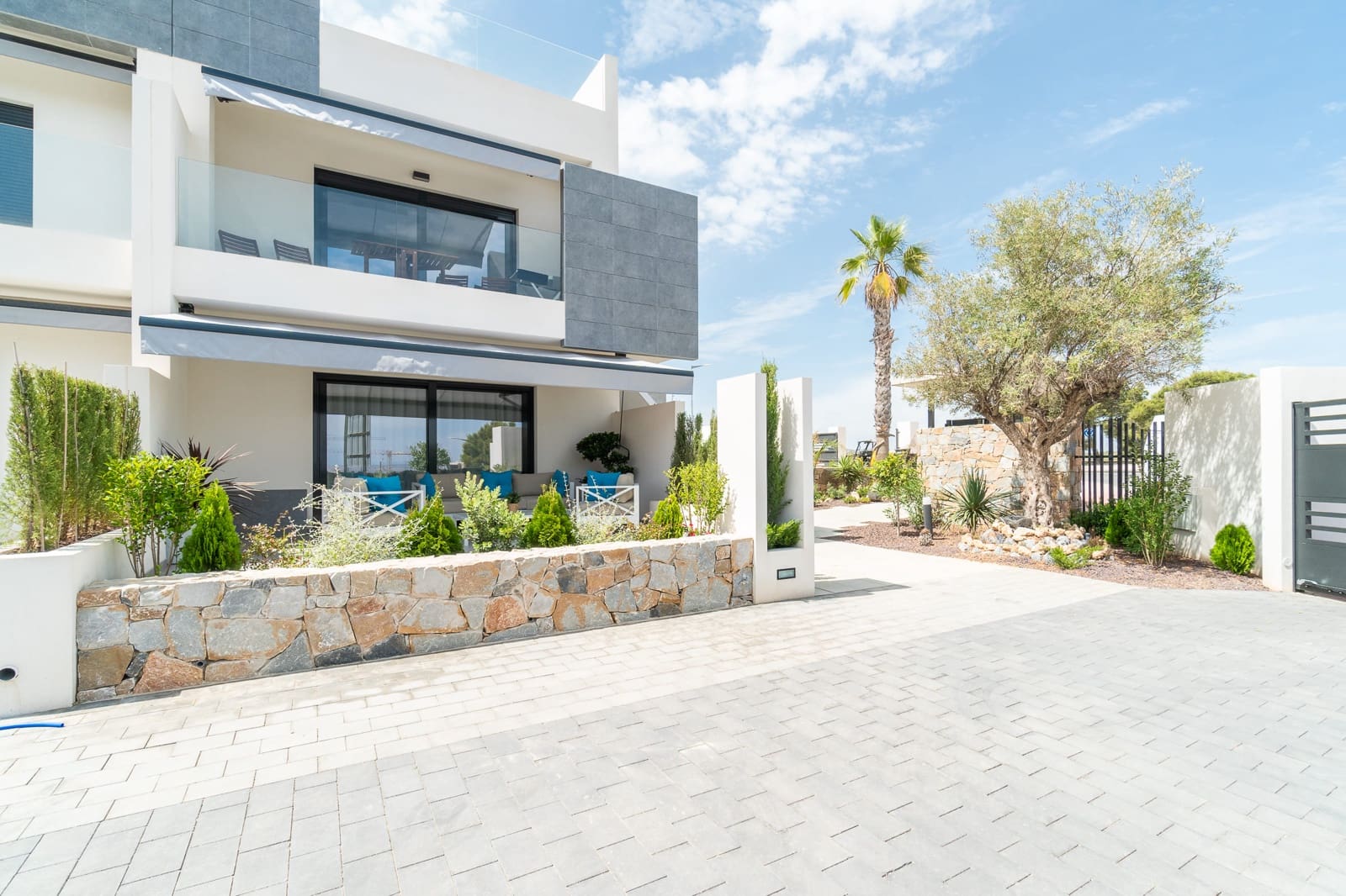 3 sypialnia Apartament na sprzedaż w Torrevieja z basenem - 330 000 € (Ref: 9883074)
