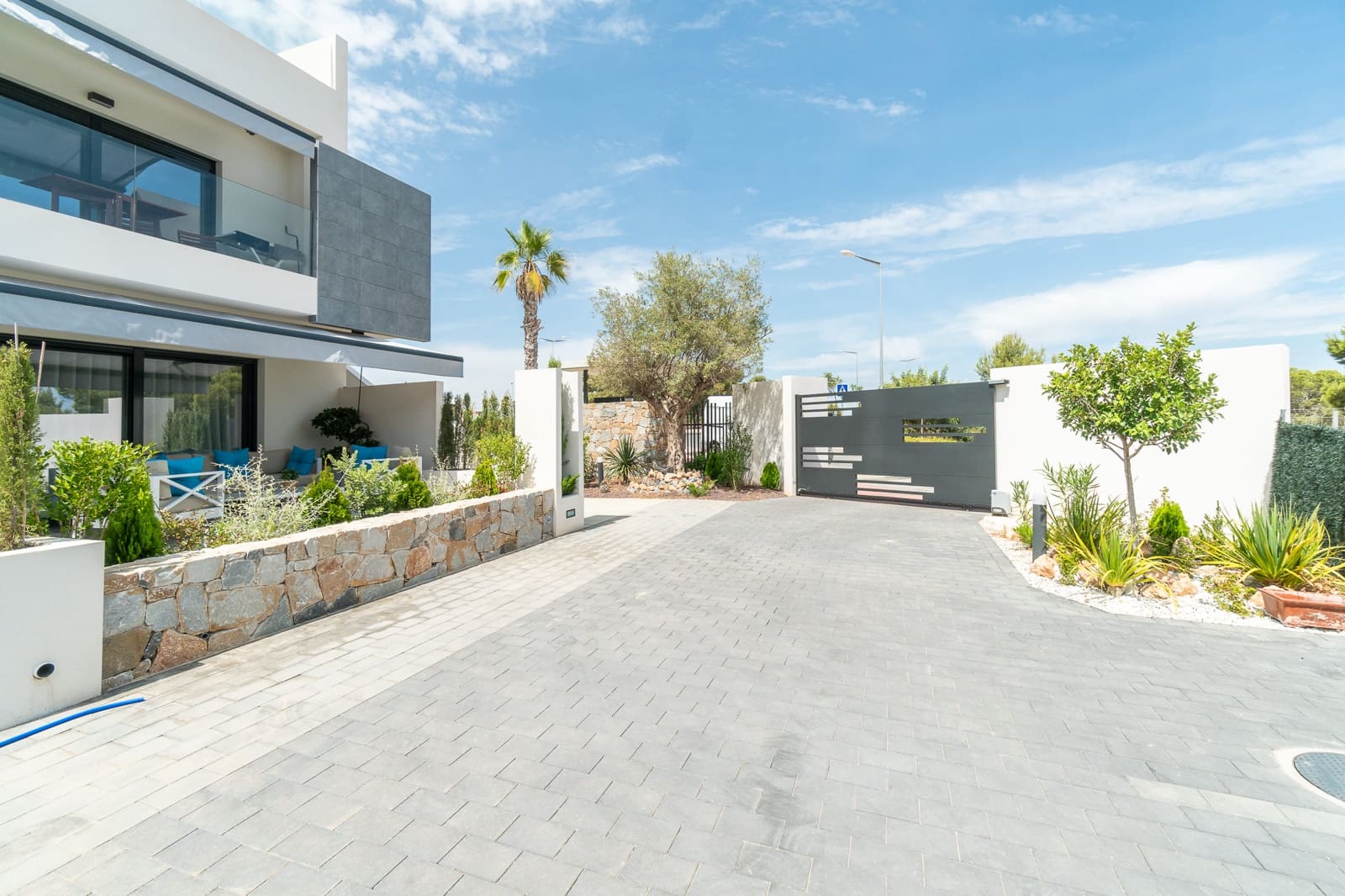 Apartamento de 3 habitaciones en Torrevieja en venta con piscina - 340.000 € (Ref: 9883075)