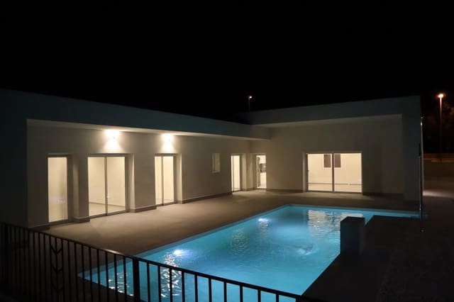 3 quarto Moradia para venda em La Romana - 390 000 € (Ref: 9883242)