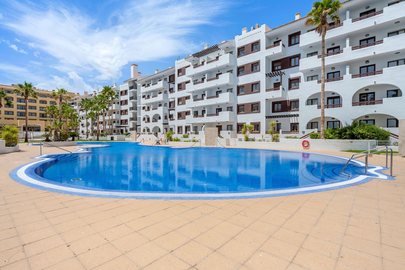 1 sypialnia Apartament na sprzedaż w Los Alcazares z basenem garażem - 139 000 € (Ref: 9914959)