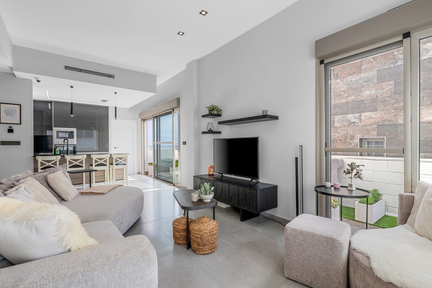 Chalet de 5 habitaciones en Villamartin en venta con piscina garaje - 592.000 € (Ref: 9916377)