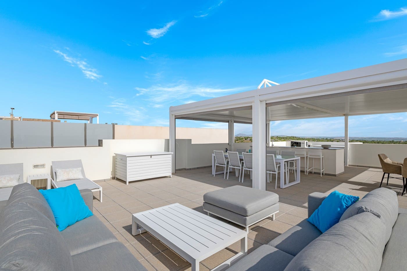 Chalet de 5 habitaciones en Villamartin en venta con piscina garaje - 592.000 € (Ref: 9916377)