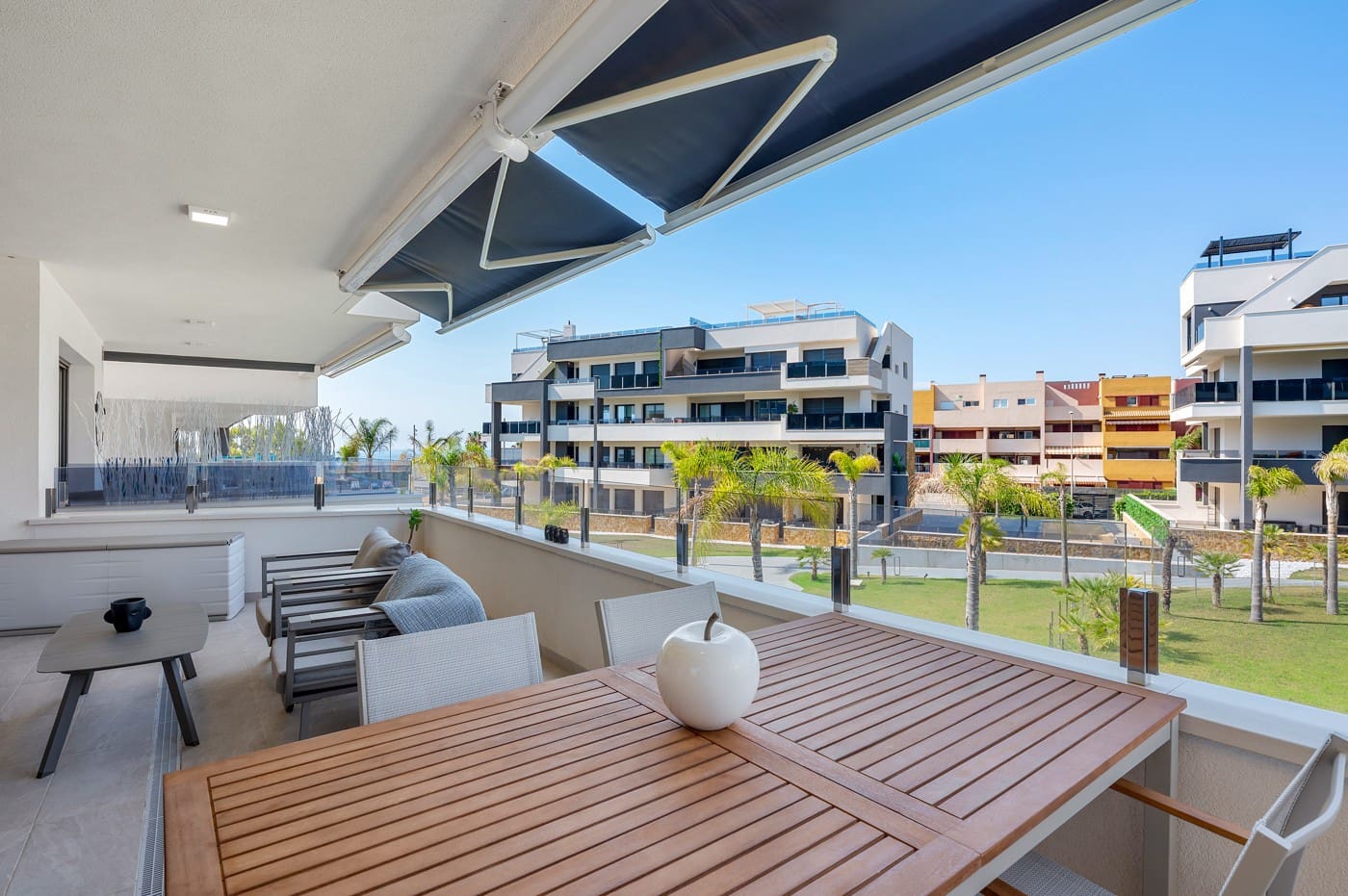 2 Zimmer Apartment zu verkaufen in Playa Flamenca mit Pool Garage - 350.000 € (Ref: 9944894)