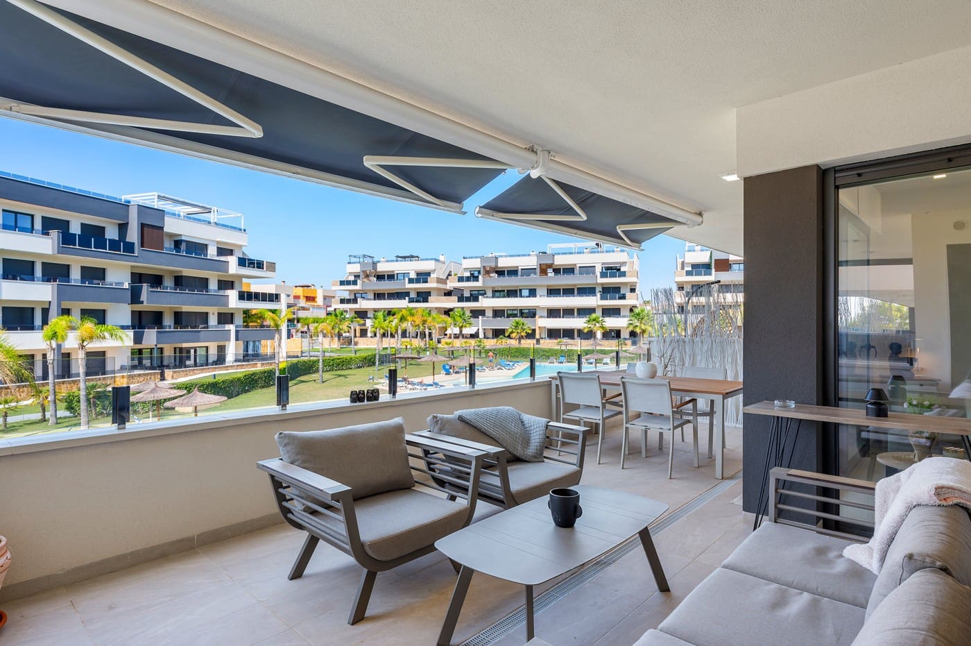 2 Zimmer Apartment zu verkaufen in Playa Flamenca mit Pool Garage - 350.000 € (Ref: 9944894)