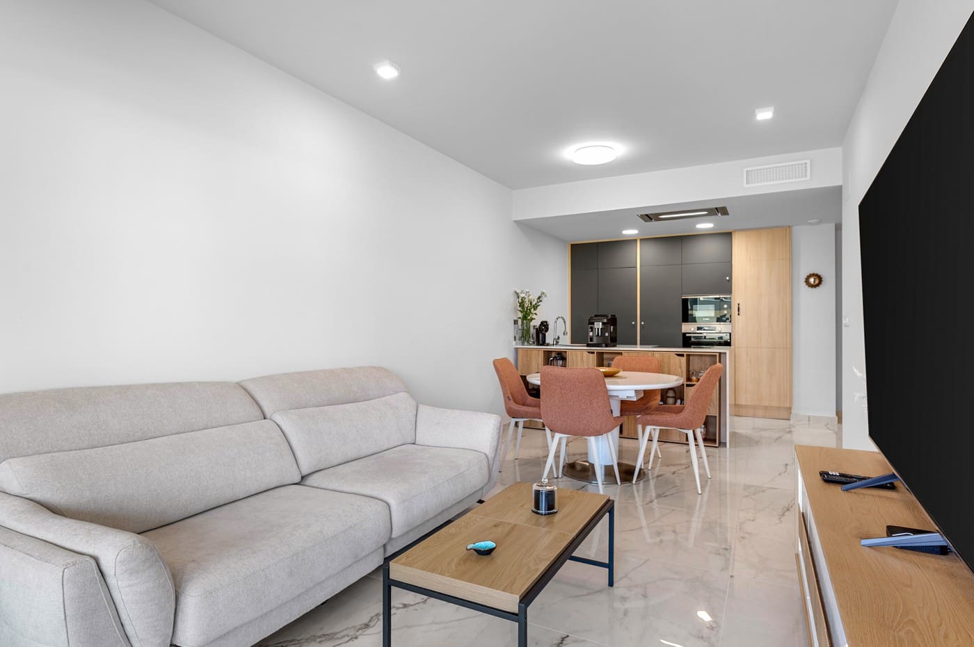 2 Zimmer Apartment zu verkaufen in Playa Flamenca mit Pool Garage - 350.000 € (Ref: 9944894)