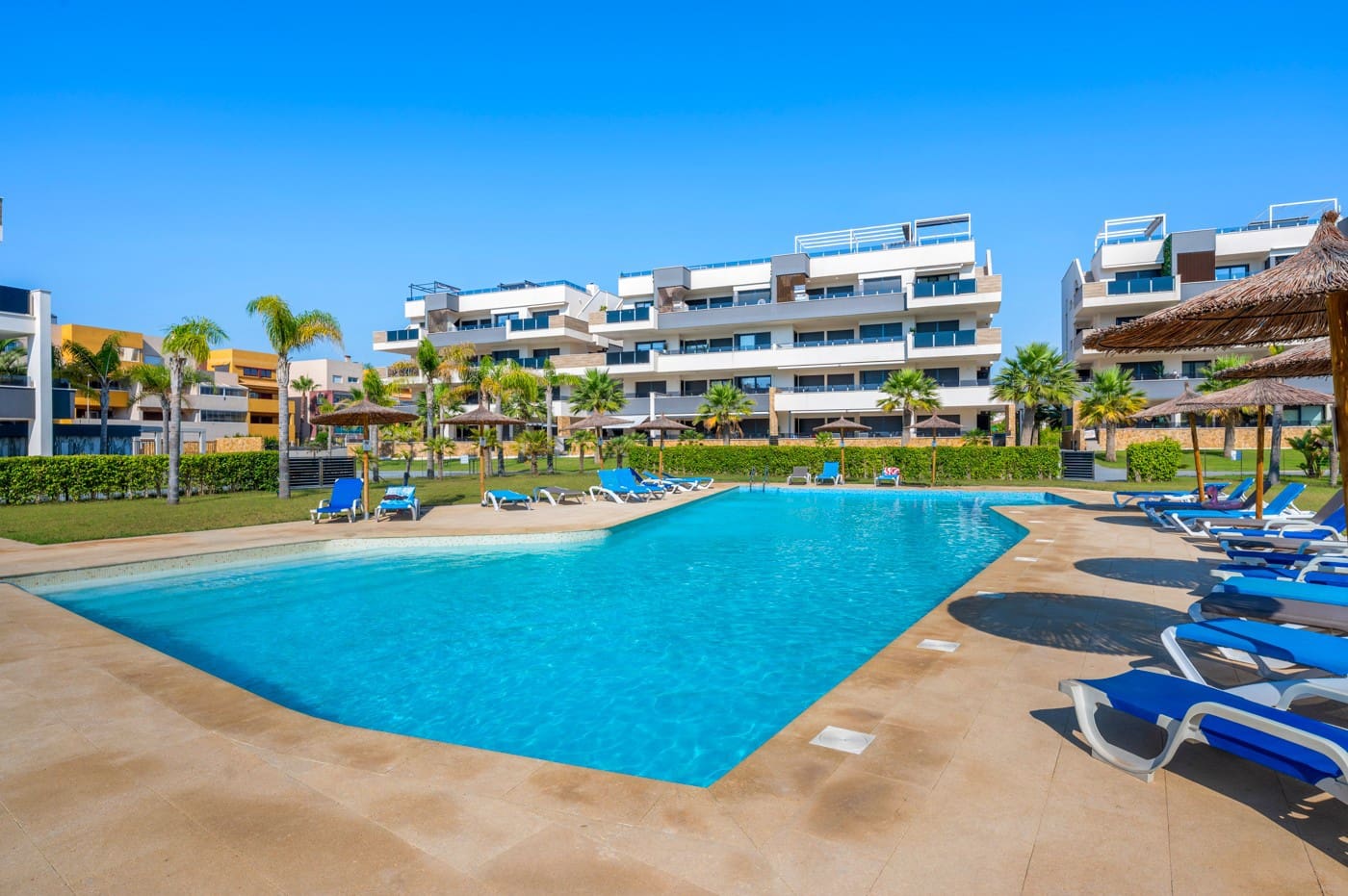 2 Zimmer Apartment zu verkaufen in Playa Flamenca mit Pool Garage - 350.000 € (Ref: 9944894)
