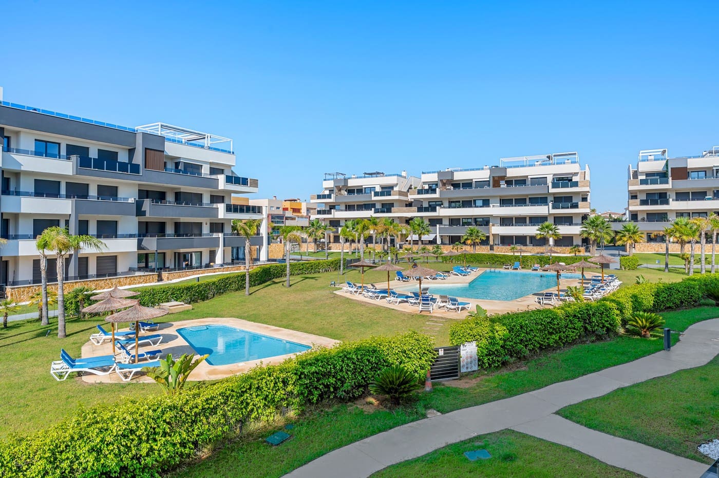 2 Zimmer Apartment zu verkaufen in Playa Flamenca mit Pool Garage - 350.000 € (Ref: 9944894)