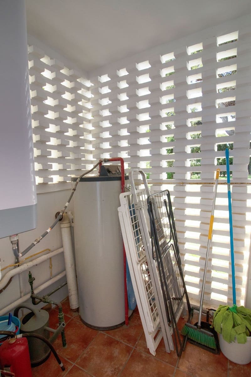 2 soverom Leilighet til salgs i Los Monteros med svømmebasseng garasje - € 485 000 (Ref: 9105263)