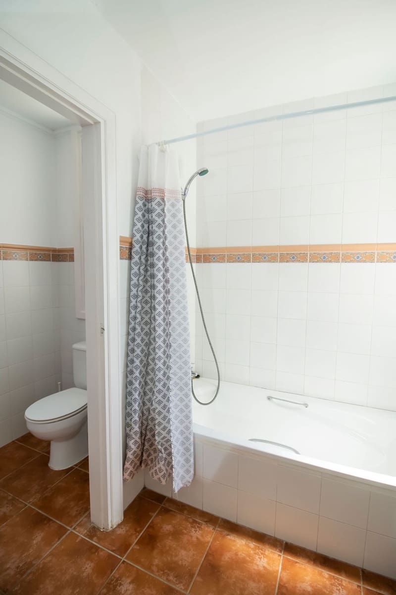 2 soverom Leilighet til salgs i Los Monteros med svømmebasseng garasje - € 485 000 (Ref: 9105263)