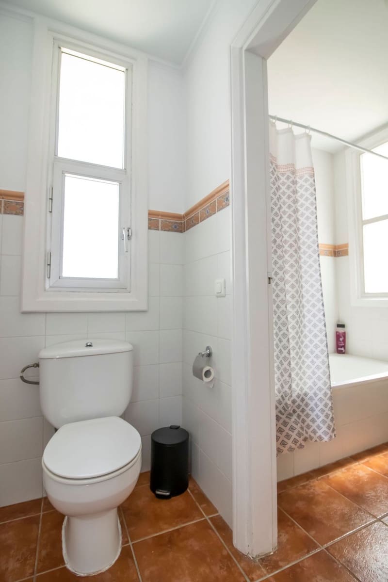 2 soverom Leilighet til salgs i Los Monteros med svømmebasseng garasje - € 485 000 (Ref: 9105263)