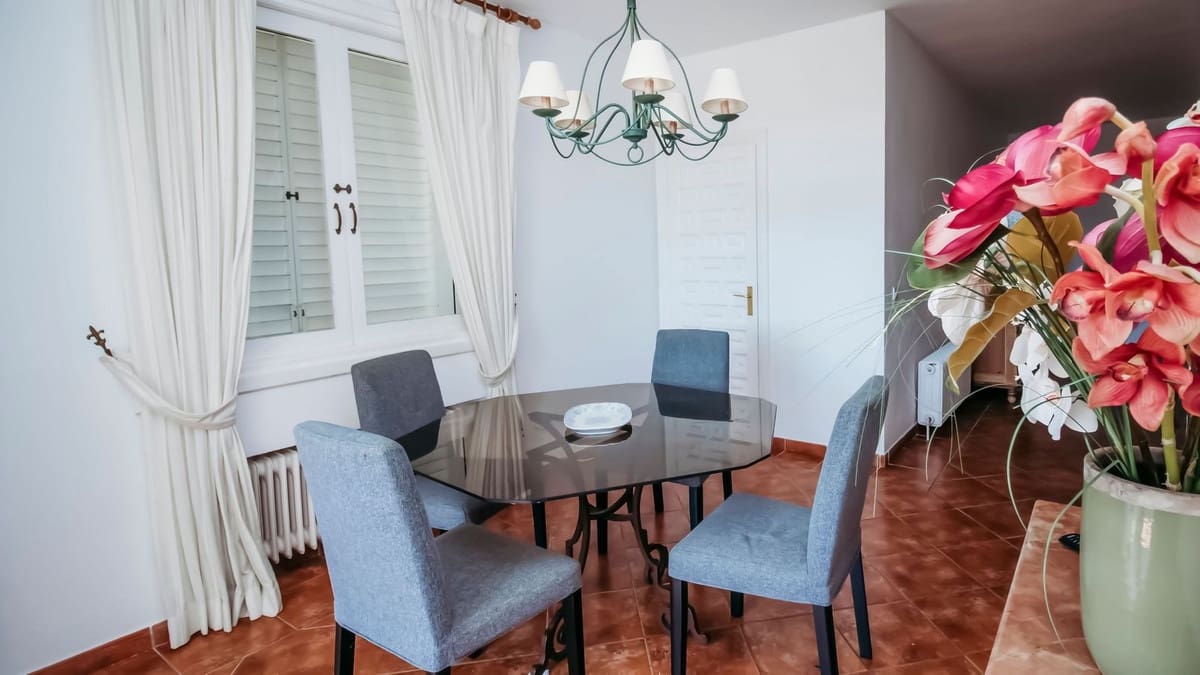 2 soverom Leilighet til salgs i Los Monteros med svømmebasseng garasje - € 485 000 (Ref: 9105263)