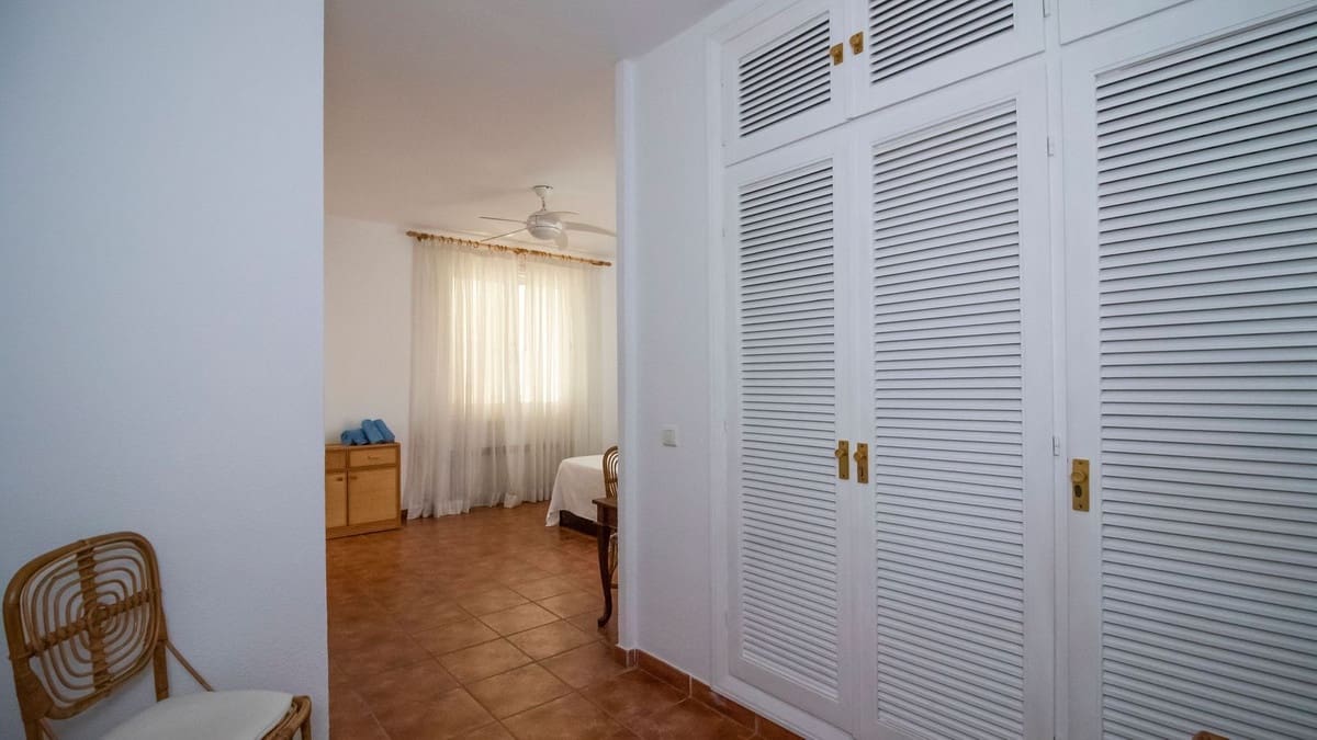 2 soverom Leilighet til salgs i Los Monteros med svømmebasseng garasje - € 485 000 (Ref: 9105263)