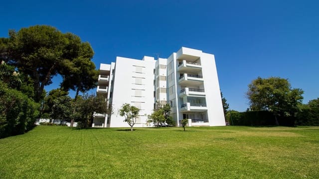 2 sovrum Lägenhet till salu i Los Monteros, Marbella med pool garage - 485 000 € (Ref: 9105263)