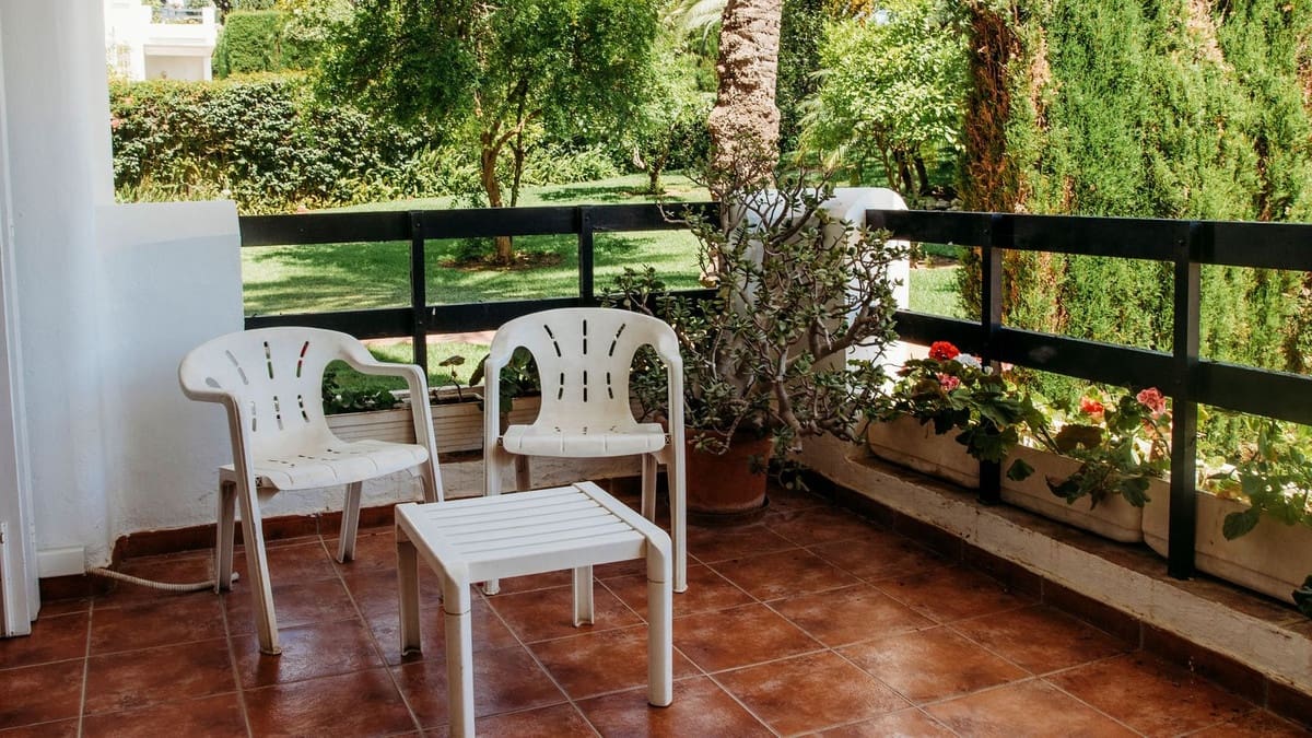 2 soverom Leilighet til salgs i Los Monteros med svømmebasseng garasje - € 485 000 (Ref: 9105263)