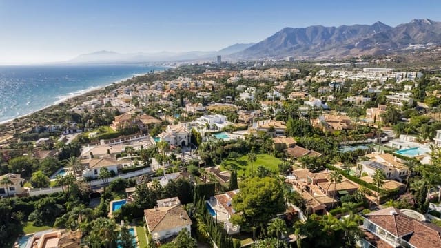 2 sovrum Lägenhet till salu i Los Monteros, Marbella med pool garage - 485 000 € (Ref: 9105263)