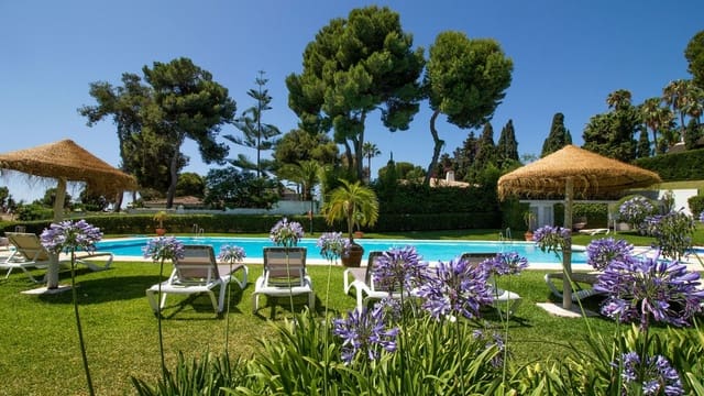 2 sovrum Lägenhet till salu i Los Monteros, Marbella med pool garage - 485 000 € (Ref: 9105263)