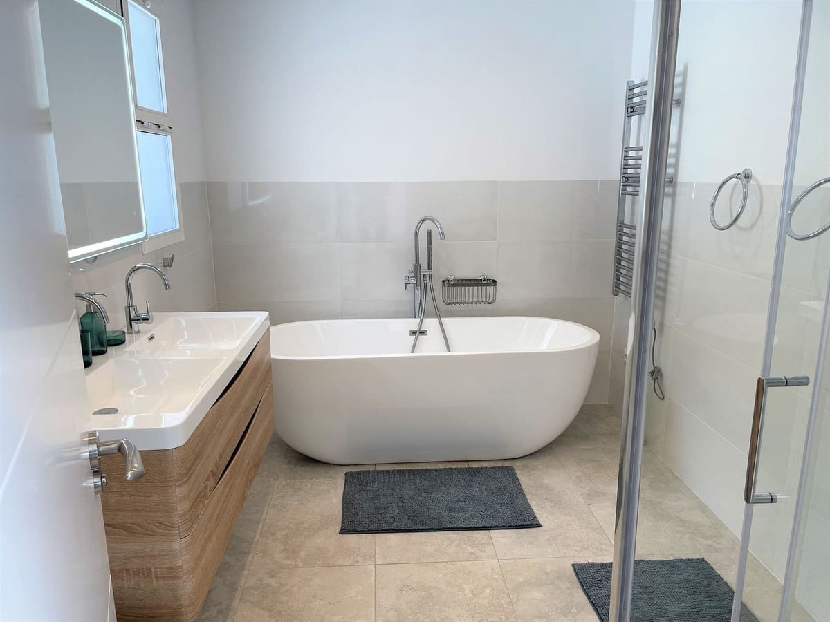 5 bedroom Villa for sale in Mijas with pool garage - € 1,285,000 (Ref: 9238886)