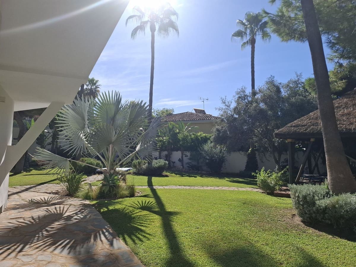 5 bedroom Villa for sale in Mijas with pool garage - € 1,285,000 (Ref: 9238886)