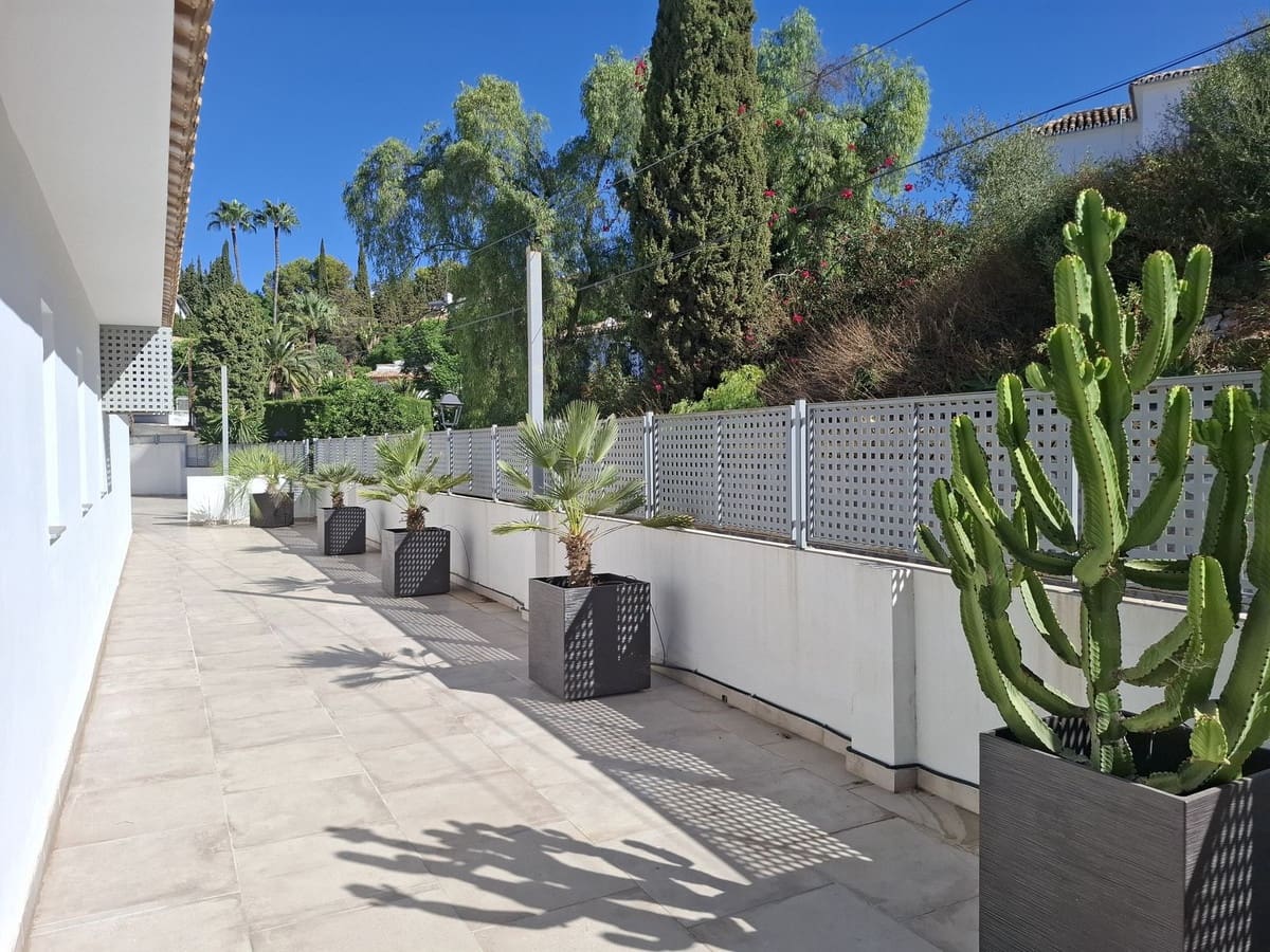 5 bedroom Villa for sale in Mijas with pool garage - € 1,285,000 (Ref: 9238886)