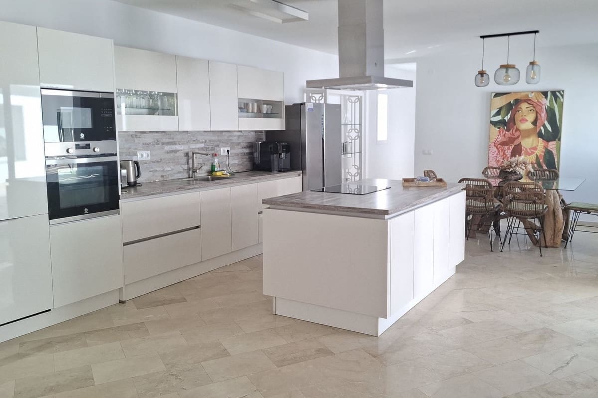 5 bedroom Villa for sale in Mijas with pool garage - € 1,345,000 (Ref: 9238886)