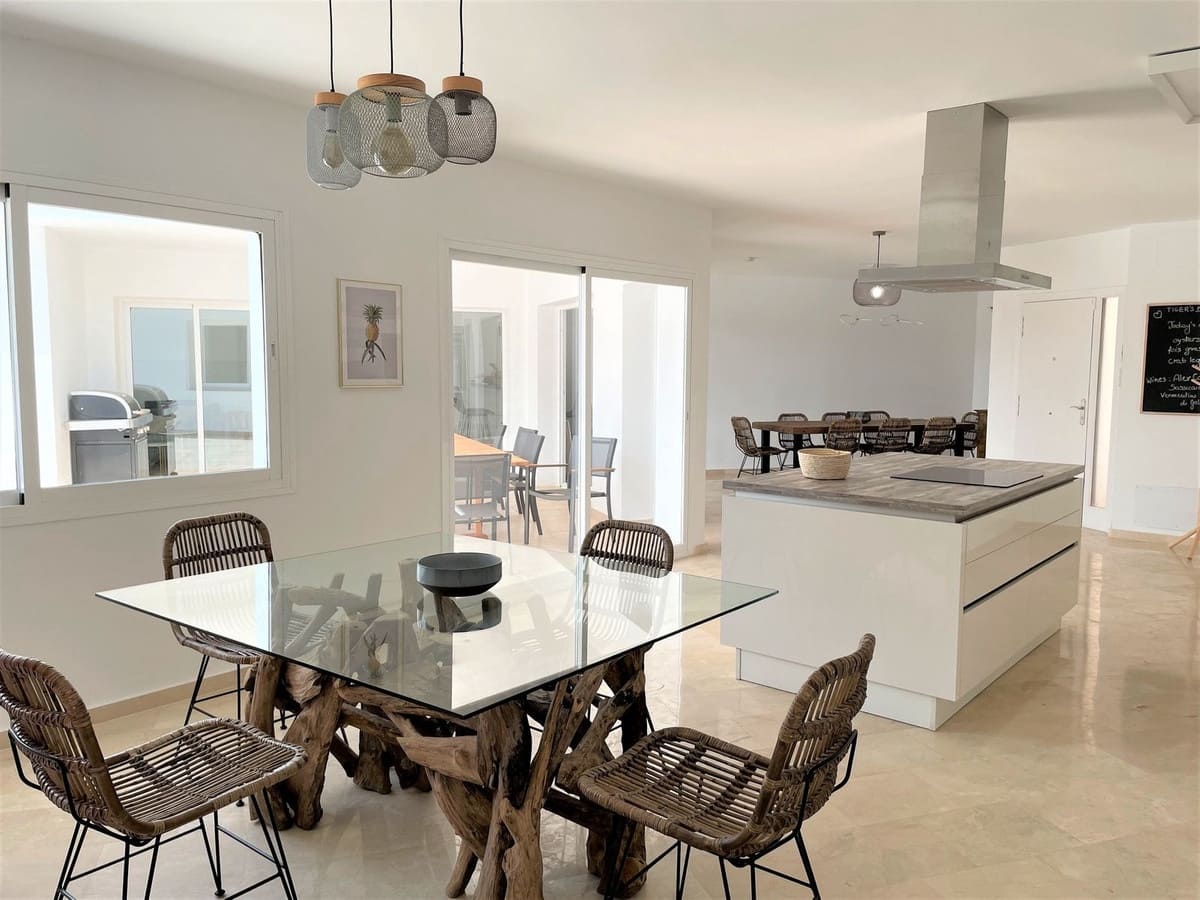 5 bedroom Villa for sale in Mijas with pool garage - € 1,345,000 (Ref: 9238886)