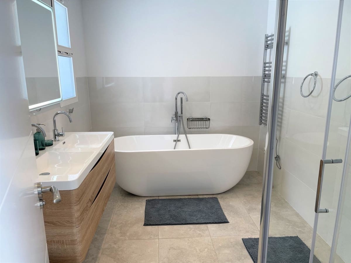 5 bedroom Villa for sale in Mijas with pool garage - € 1,345,000 (Ref: 9238886)