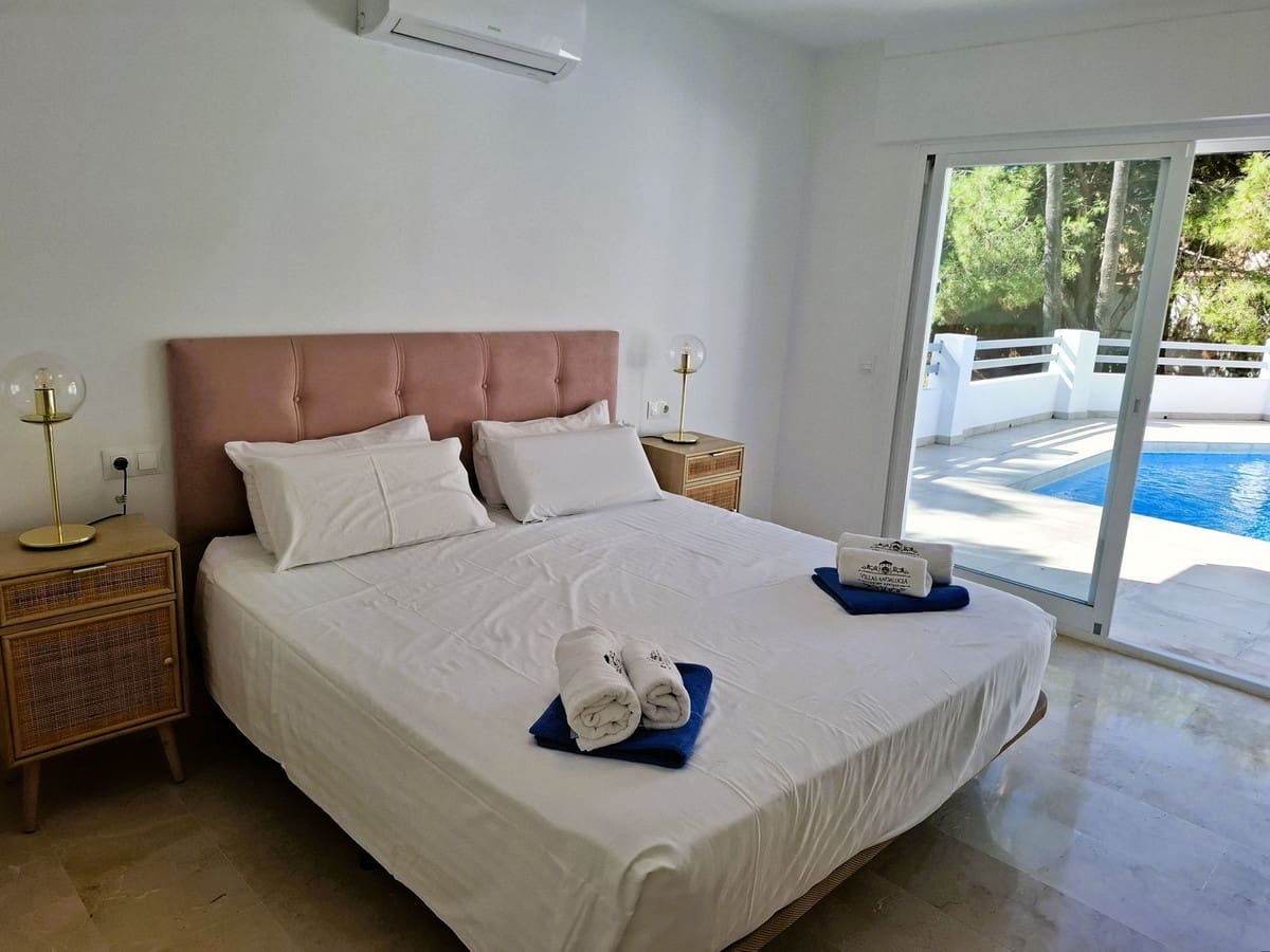 5 bedroom Villa for sale in Mijas with pool garage - € 1,345,000 (Ref: 9238886)