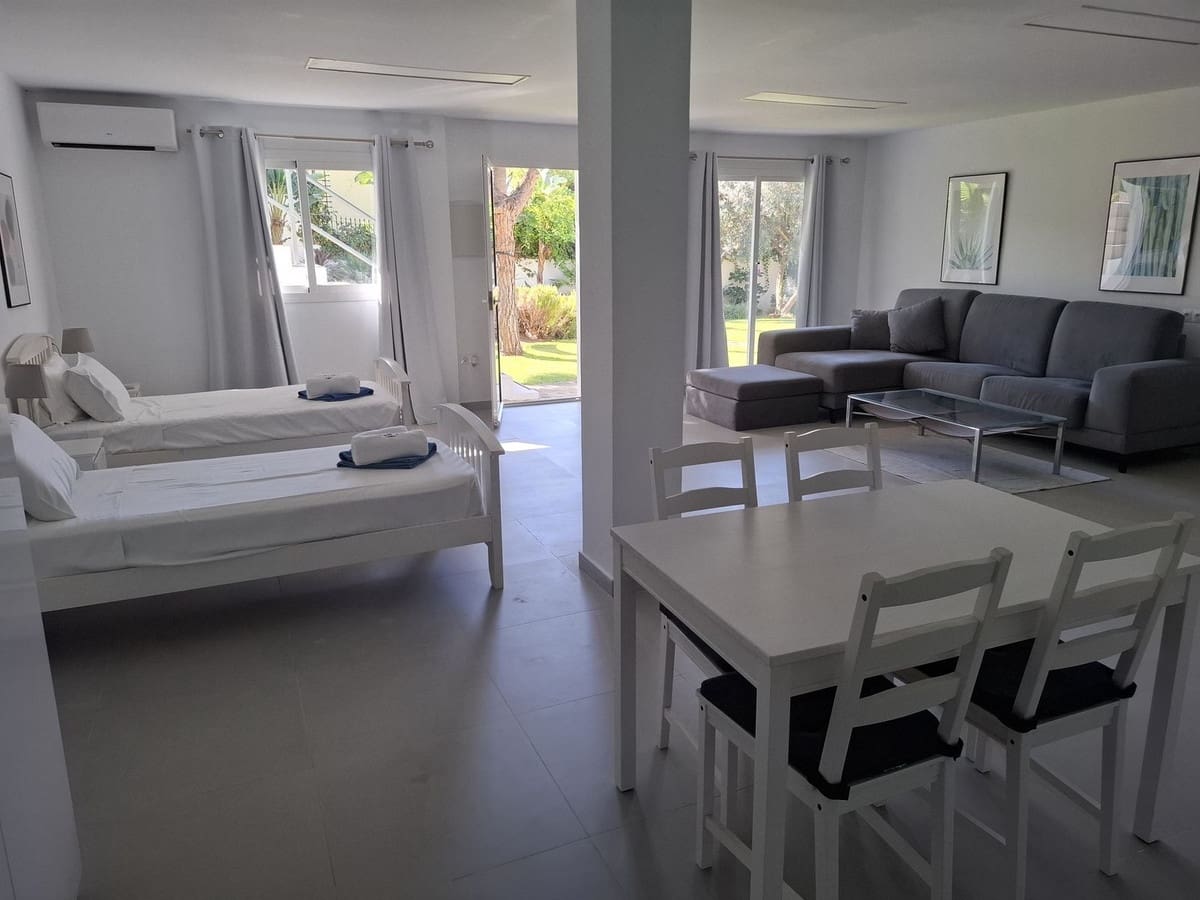 5 bedroom Villa for sale in Mijas with pool garage - € 1,345,000 (Ref: 9238886)