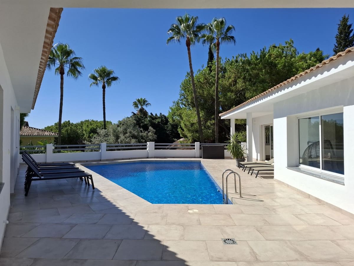 5 bedroom Villa for sale in Mijas with pool garage - € 1,345,000 (Ref: 9238886)