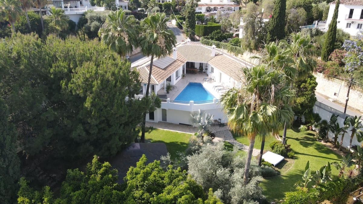 5 bedroom Villa for sale in Mijas with pool garage - € 1,345,000 (Ref: 9238886)