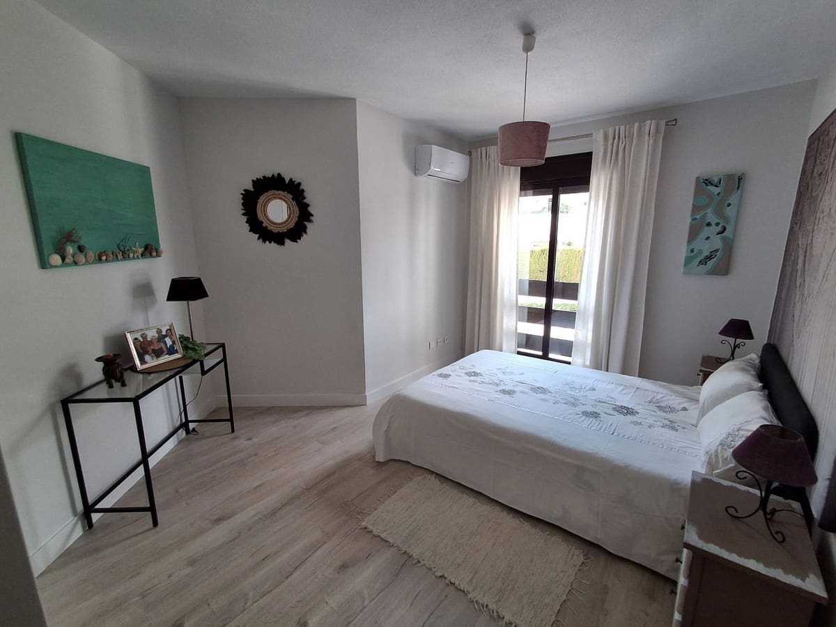 3 bedroom Apartment for sale in Nueva Andalucia with pool garage - € 695,000 (Ref: 9290909)