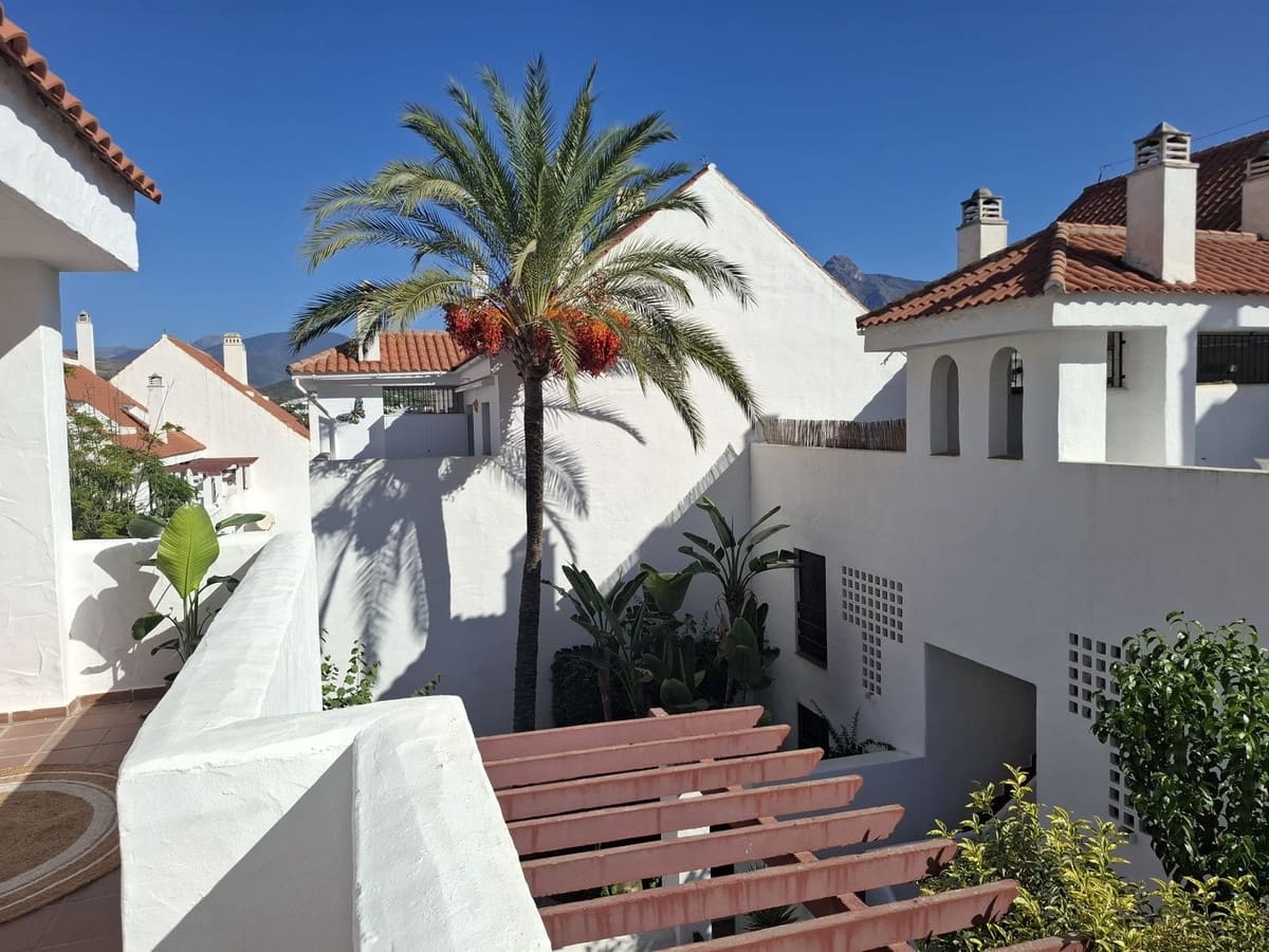 3 bedroom Apartment for sale in Nueva Andalucia with pool garage - € 695,000 (Ref: 9290909)