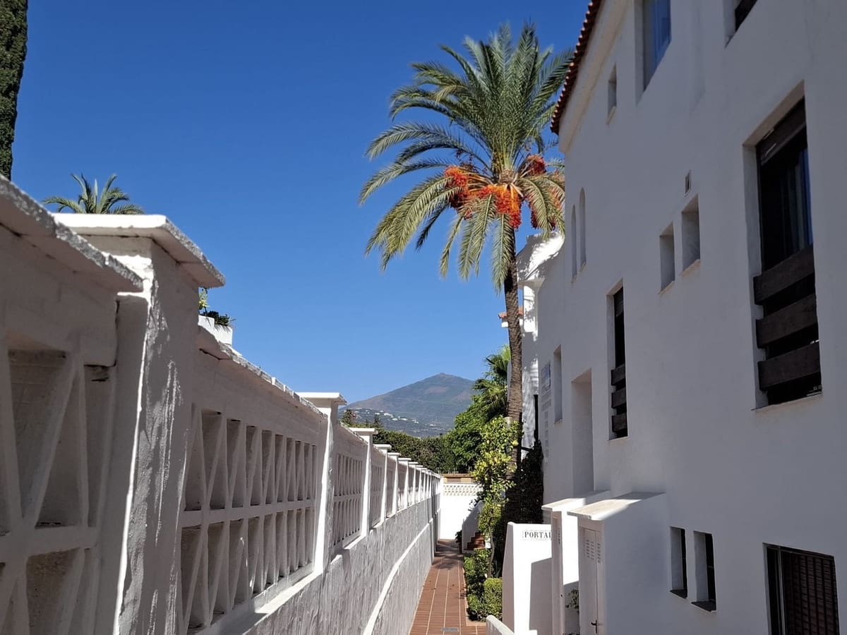 3 bedroom Apartment for sale in Nueva Andalucia with pool garage - € 685,000 (Ref: 9290909)