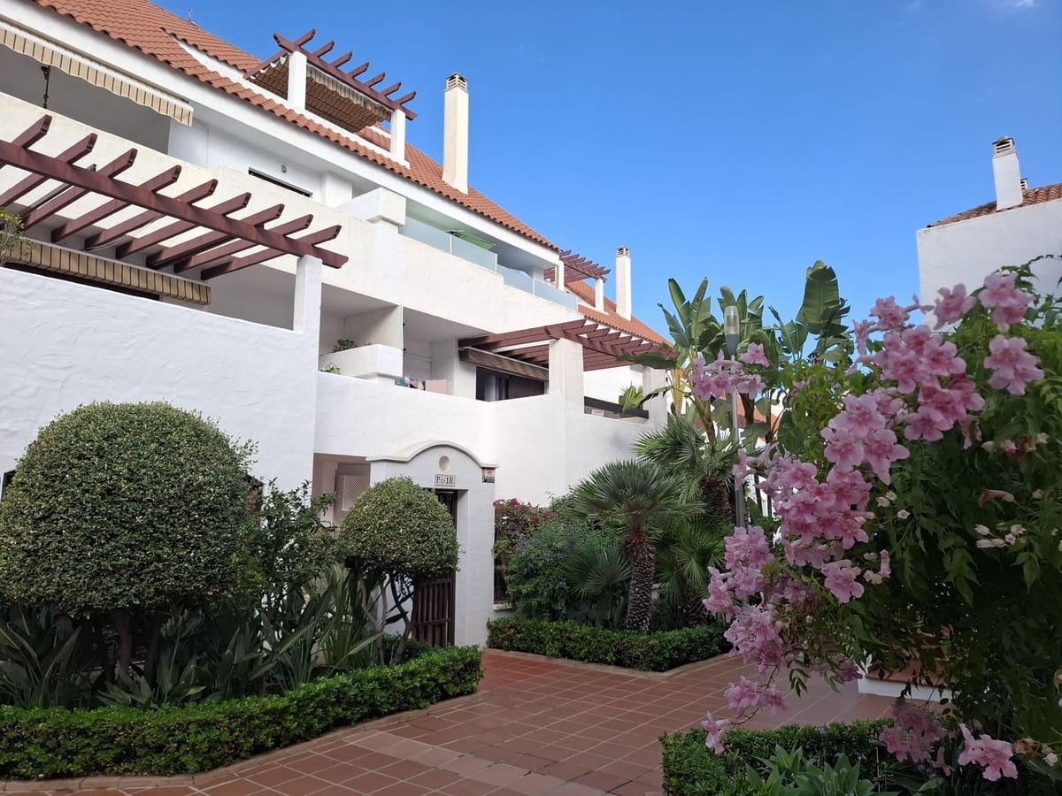 3 soveværelse Lejlighed til salg i Nueva Andalucia med swimmingpool garage - € 685.000 (Ref: 9290909)
