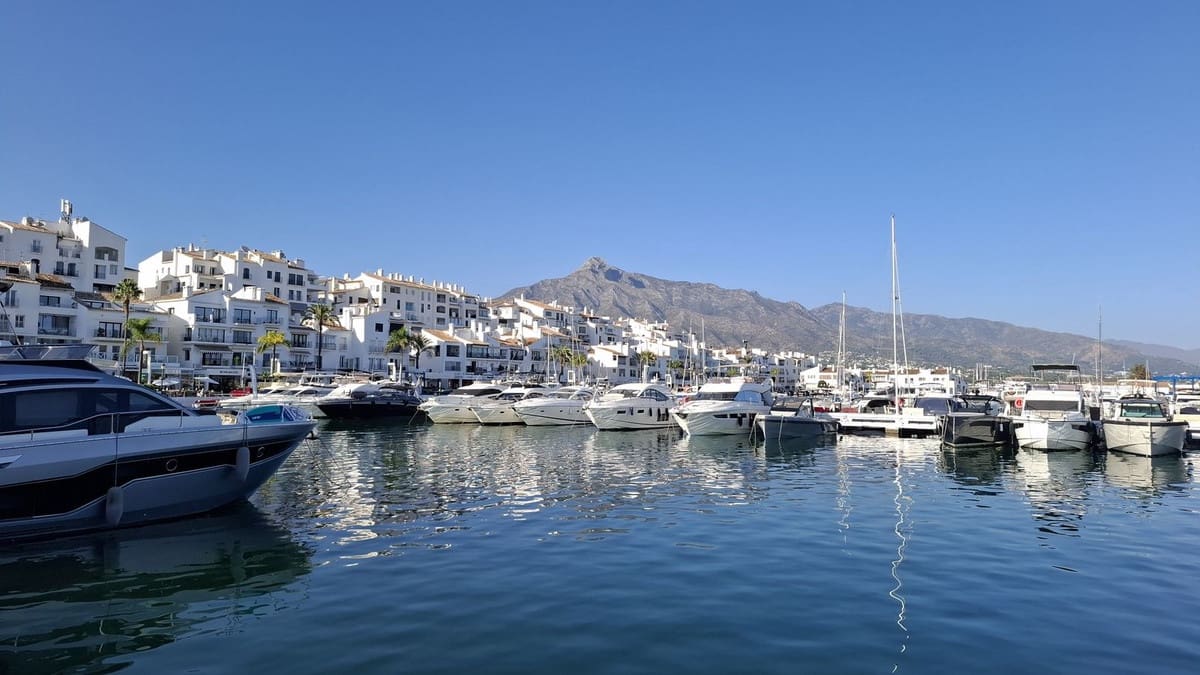 Apartamento de 3 habitaciones en Nueva Andalucia en venta con piscina garaje - 685.000 € (Ref: 9290909)