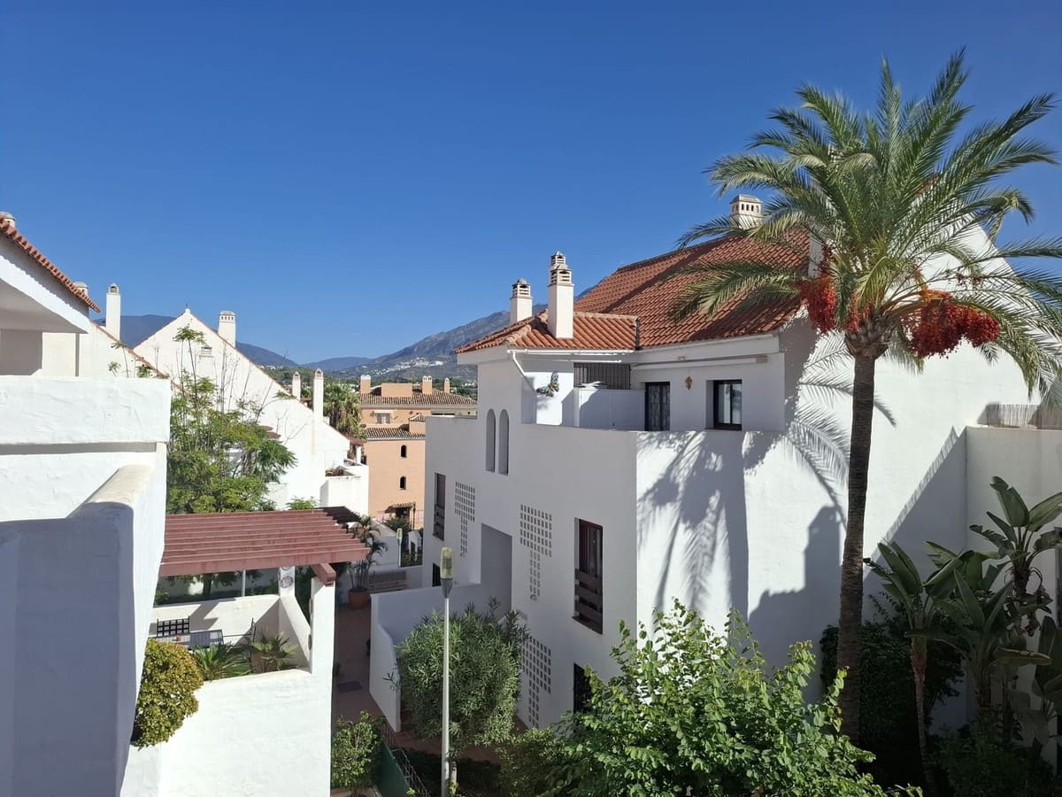 Apartamento de 3 habitaciones en Nueva Andalucia en venta con piscina garaje - 685.000 € (Ref: 9290909)