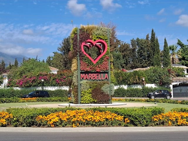 3 sypialnia Apartament na sprzedaż w Nueva Andalucia, Marbella z basenem garażem - 669 000 € (Ref: 9290909)