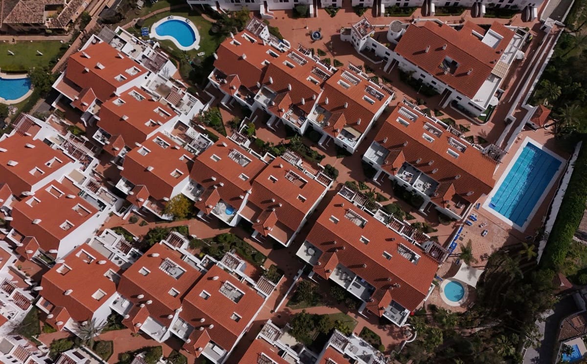3 bedroom Apartment for sale in Nueva Andalucia with pool garage - € 669,000 (Ref: 9290909)