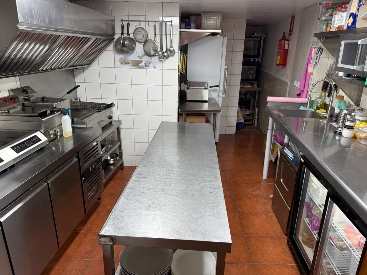 Restaurante/Bar para venda em Estepona - 148 000 € (Ref: 9537035)